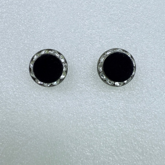 Pair of studd black velvet cloth material around imitation zirconia around - Picture 1 of 4